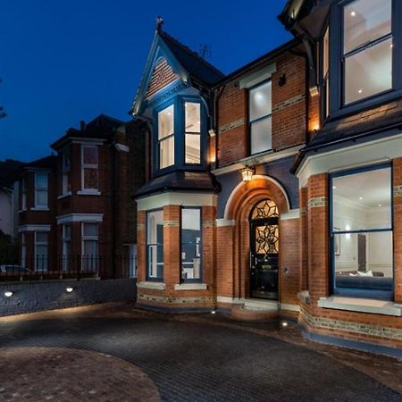 Dream House London With Gym, Cinema And Housekeeper Villa Ealing Dış mekan fotoğraf