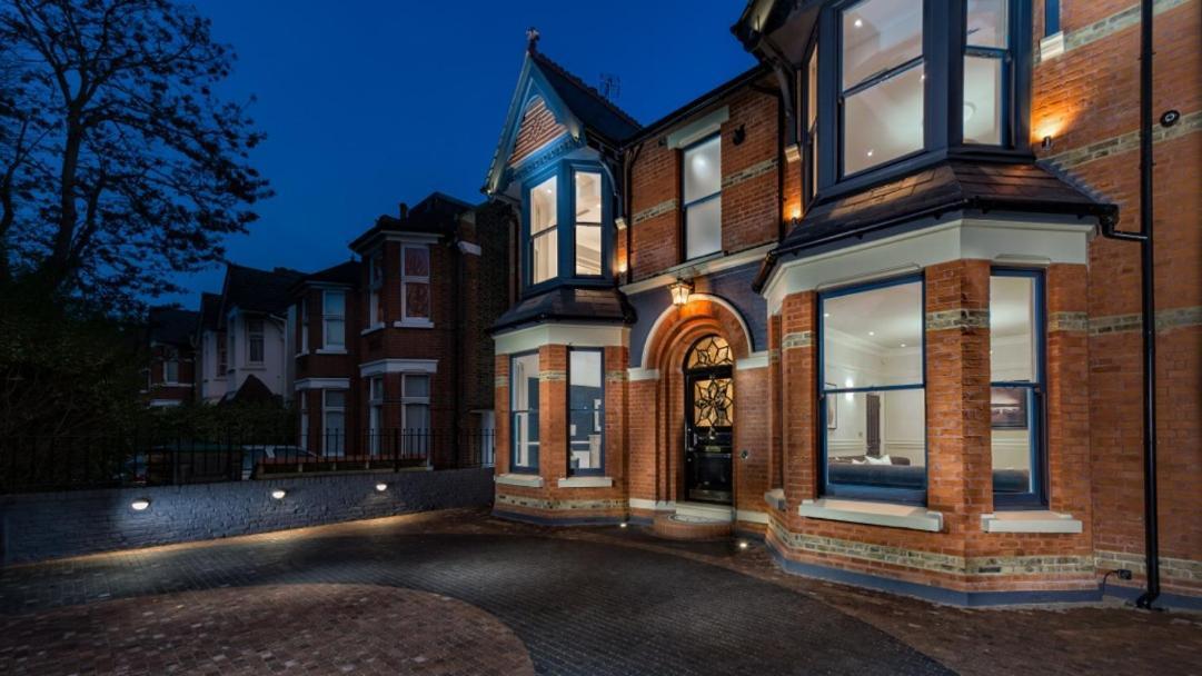 Dream House London With Gym, Cinema And Housekeeper Villa Ealing Dış mekan fotoğraf