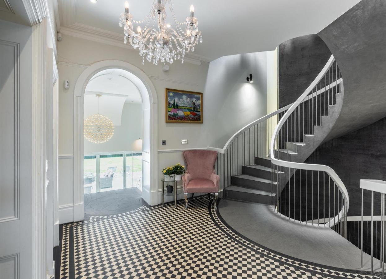 Dream House London With Gym, Cinema And Housekeeper Villa Ealing Dış mekan fotoğraf