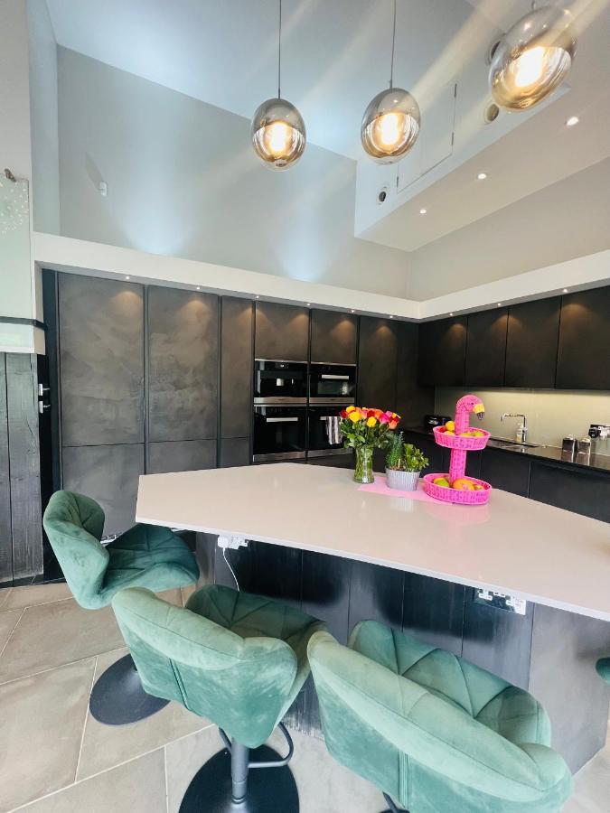 Dream House London With Gym, Cinema And Housekeeper Villa Ealing Dış mekan fotoğraf