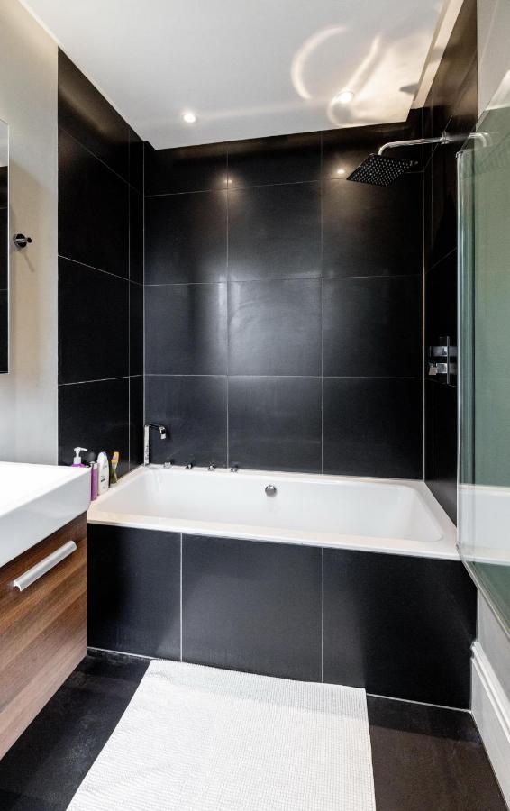 Dream House London With Gym, Cinema And Housekeeper Villa Ealing Dış mekan fotoğraf